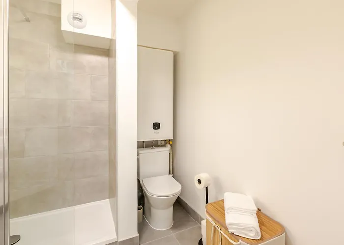 Le Carre Cdg Elegant Apartament *
